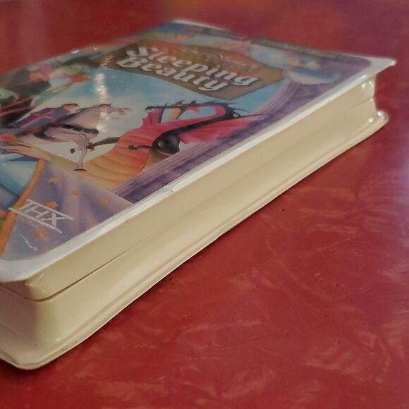 1997 Walt Disney Masterpiece Sleeping Beauty Limited Edition VHS Tape - Picture 4 of 8